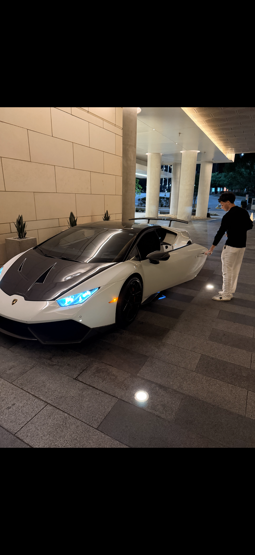 Coach with Lamborghini Huracan